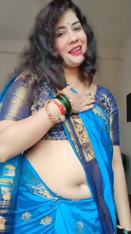 Marathi chubby aunty sexy navel in blue saree.mp4_snapshot_00.00.305
