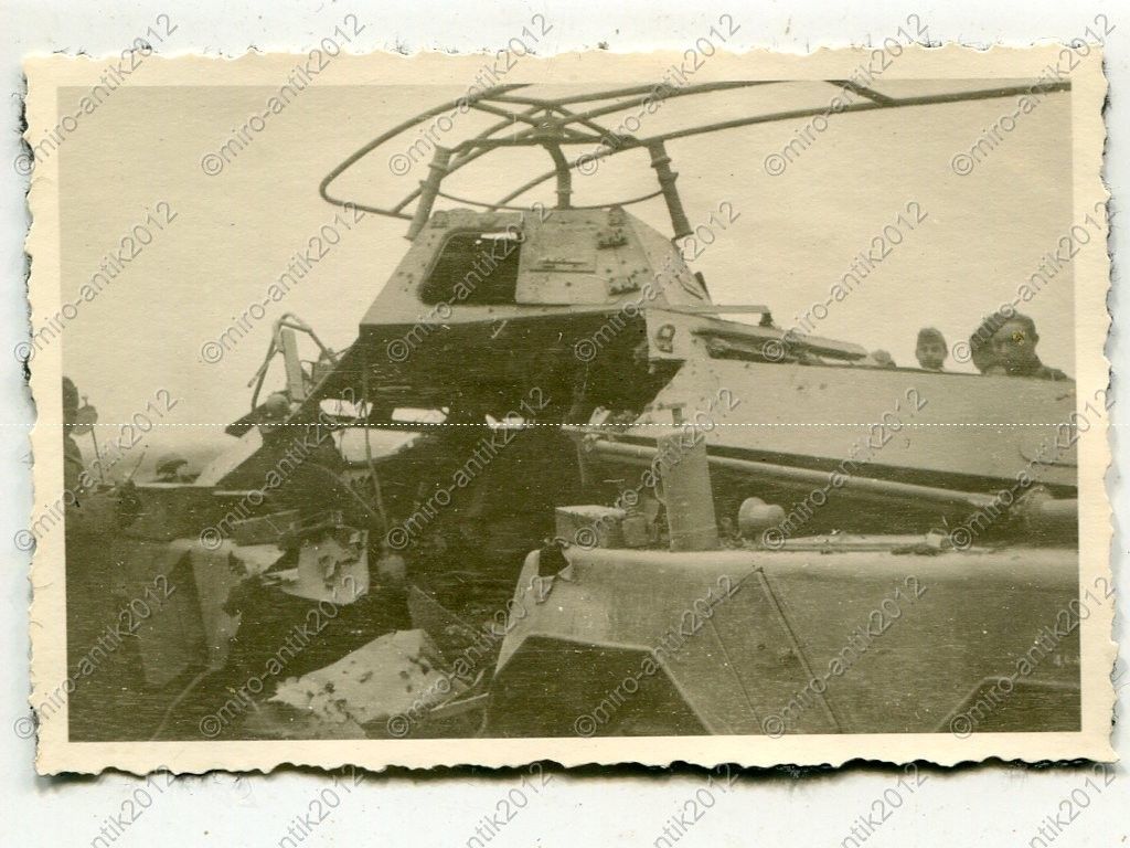Foto, zerstörter Panzerfunkwagen (Sd. Kfz. 263) 