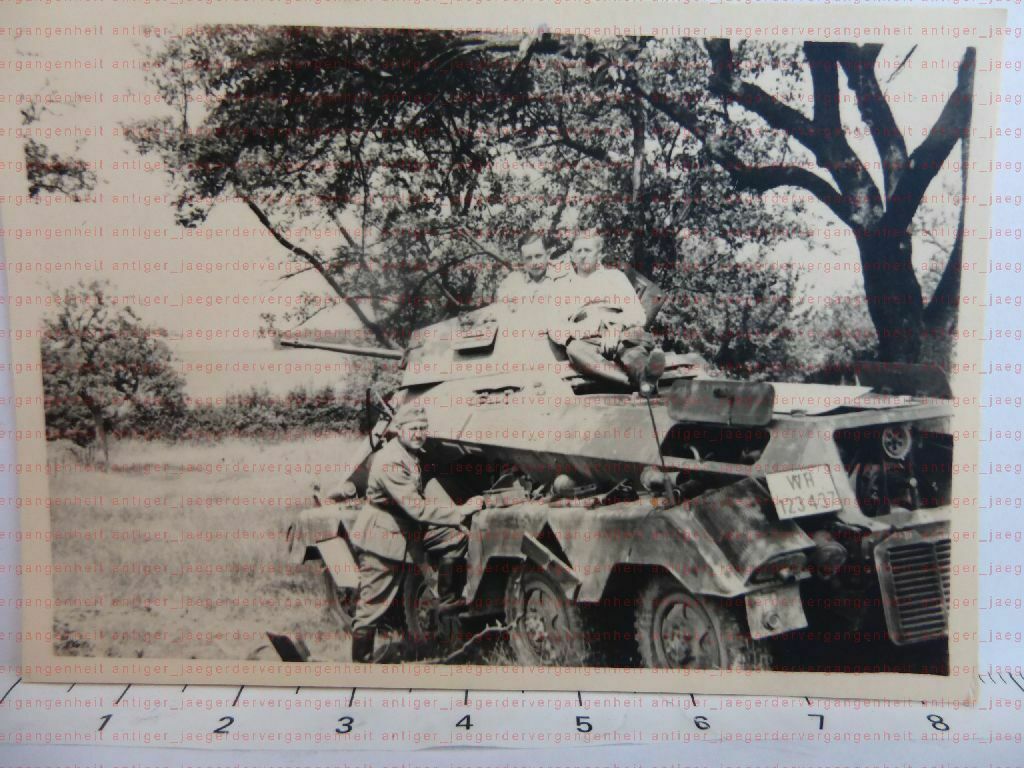 Foto 2.WK Frankreich Vervins Panzerspähwagen Sd.Kfz.231