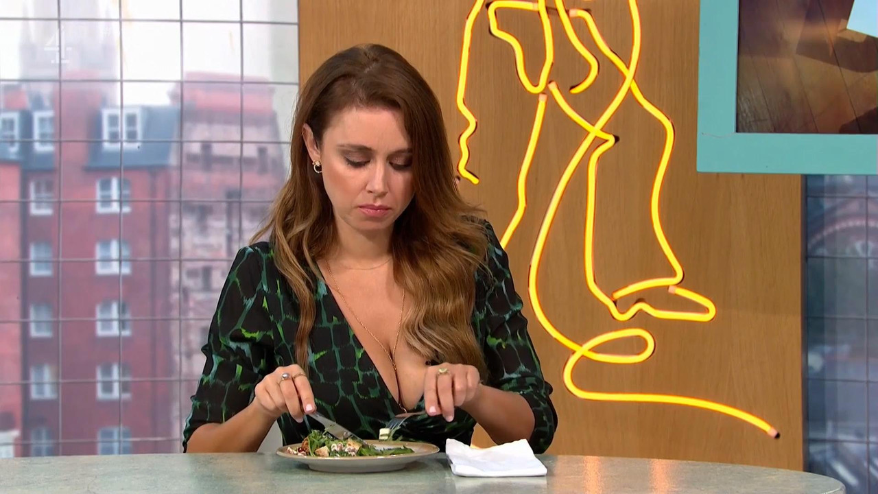 Una Healy 160820.mp4_snapshot_07.12_[2020.08.16_21.49.29]