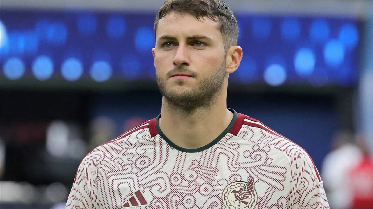 ¿Santiago Giménez a La Liga? Villarreal buscaría 'robarse' al mexicano