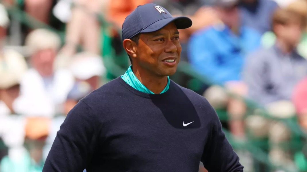 Tiger Woods se mantiene como el golfista mejor pagado