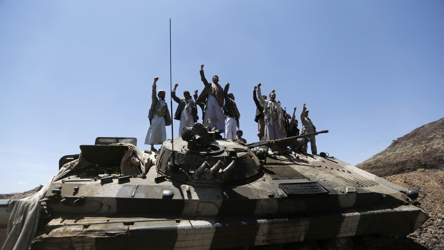 20140922-houthis-with-FAD-BMP2-Sanaa.jpg