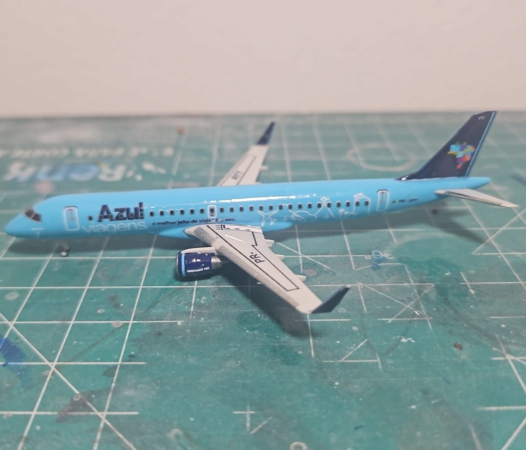 Embraer 195 1:400 Azul Viagens