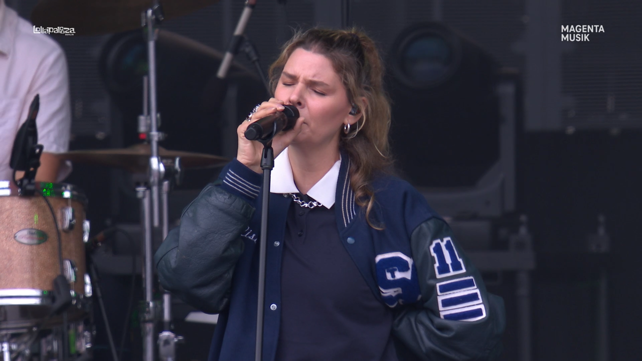 mpv-shot_JULI-Lollapalooza.Berlin.2025.WEB-DL.1080p.AVC-Нечипорук_00_01_32_0002