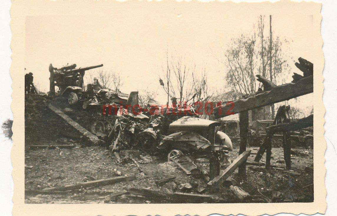 Foto, Panzerjäger, zerst. Halbkette mit 8,8cm Fl