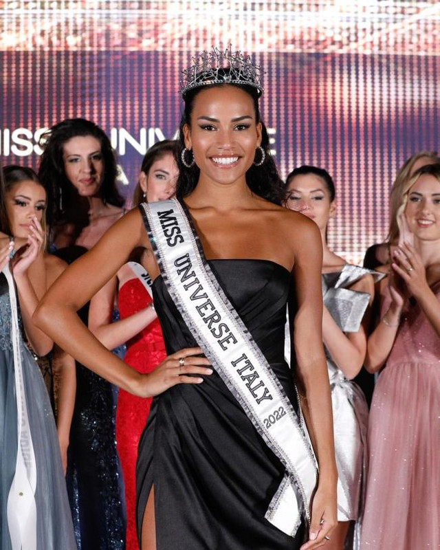 Virginia-Stablum-Miss-Universe-Italy-2022-Just-Crowned.jpg