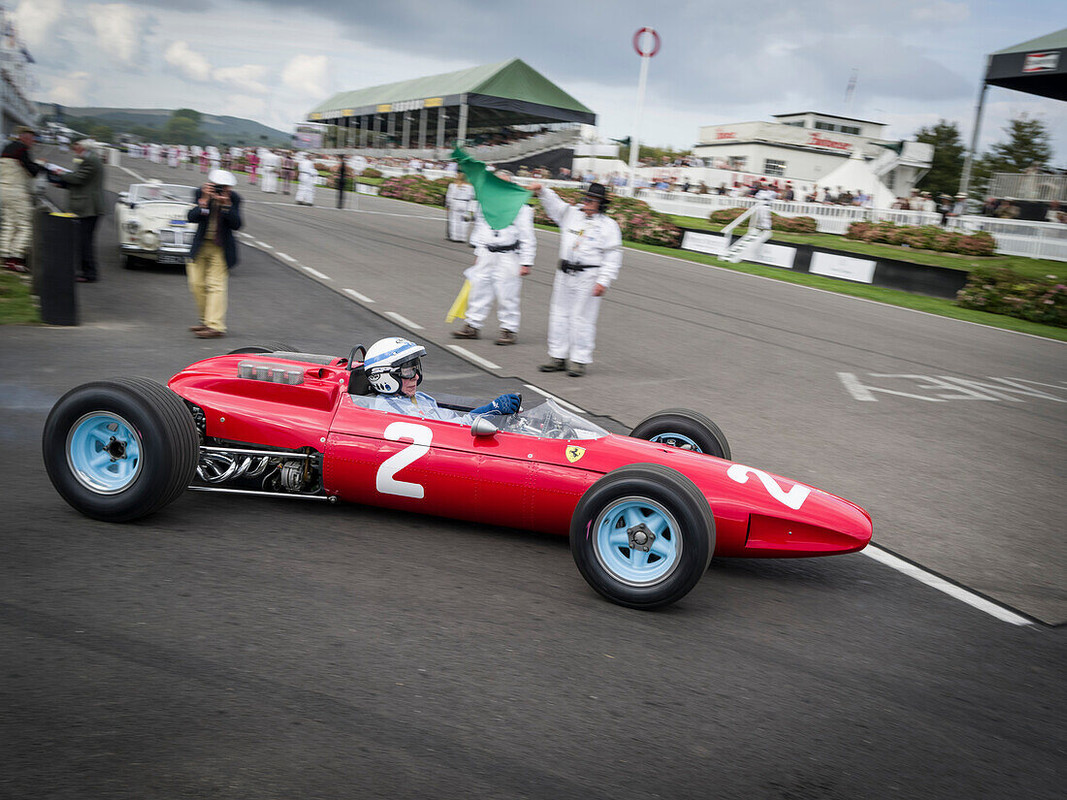 [Image: 71020369-John-Surtees-in-a-1964-Ferrari-...odwood.jpg]