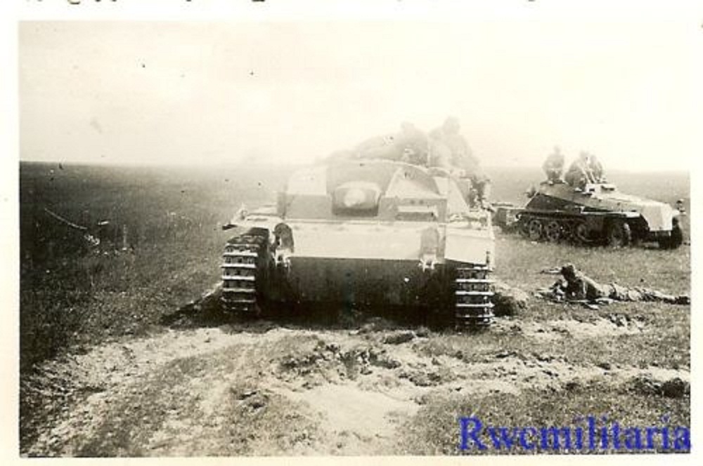 German Sturmgeschütz Panzer Tank & SdKfz.252 Mun