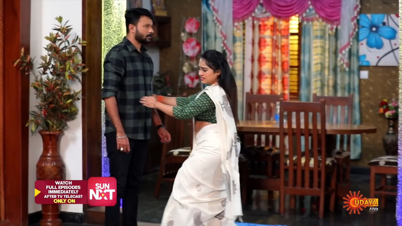 Dhanya Deepika Hot navel Slips ,Tummy with belly chain and round ass in saree.mp4_snapshot_00.34.301