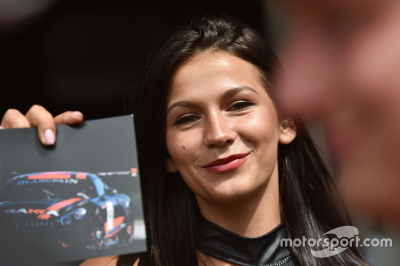 bes-24-hours-of-spa-2018-strakka-girl