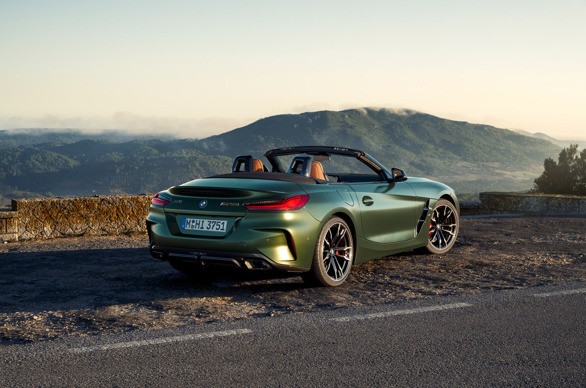 P90535749_highRes_the-bmw-z4-m40i-with