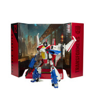 F0790-PROD-TRA-Studio-Series-Voyager-Starscream-046-Online-300-DPI-2000x