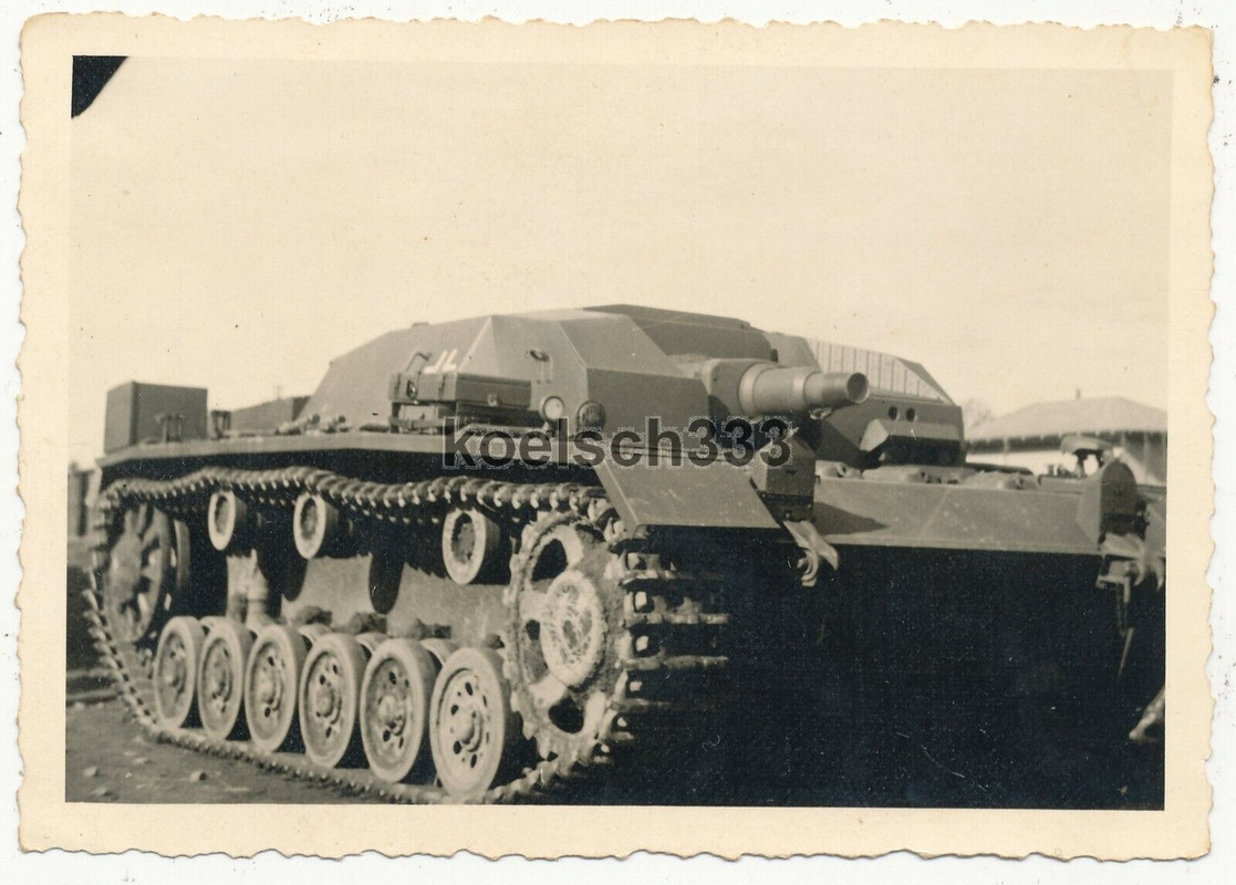 Foto Sturmgeschütz Panzer der Wehrmacht an der Ostfront Sturmartillerie StuG