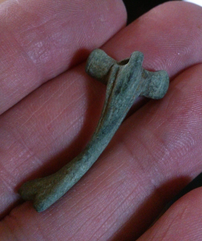 Small dolphin brooch 18052013