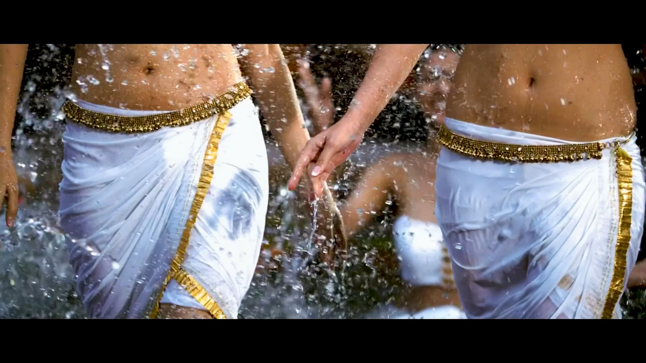 Ponnar Shankar 2011 Hot Song 4k.mp4_snapshot_01.04_[2020.12.12_00.08.42]