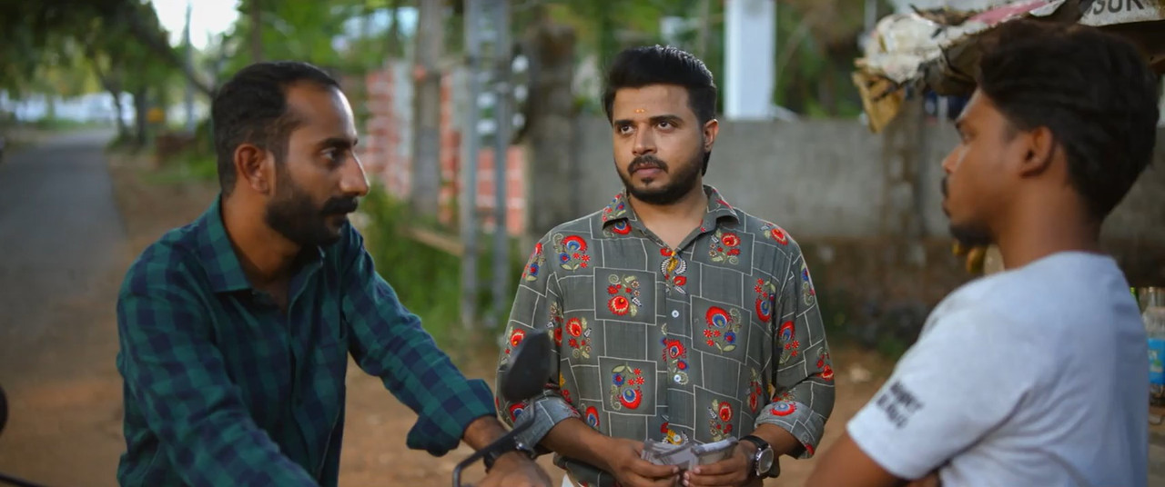 Pattaapakal 2024 WebRip [Tamil + Telugu + Malayalam] 480p 720p ESub Screenshot