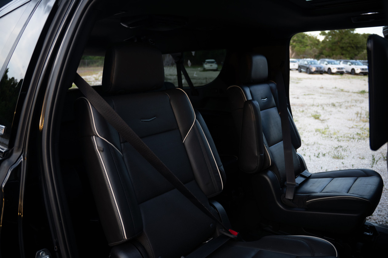 Cadillac Escalade View 12