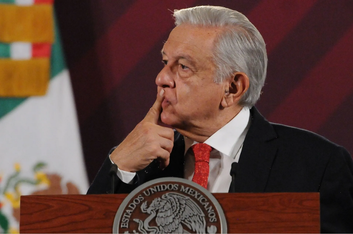 Insiste AMLO en evaluar la posible compra de Banamex