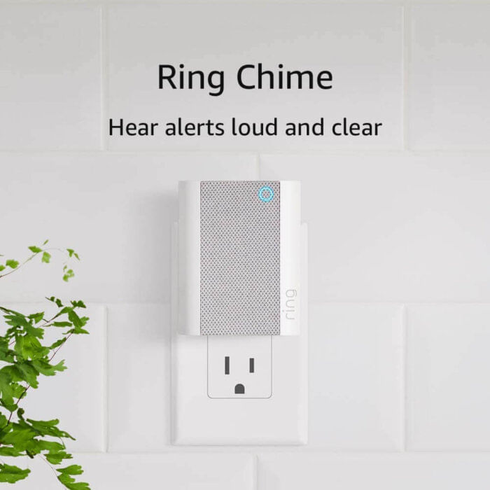 Timbre WiFi Ring Chime conectado a un enchufe de pared.