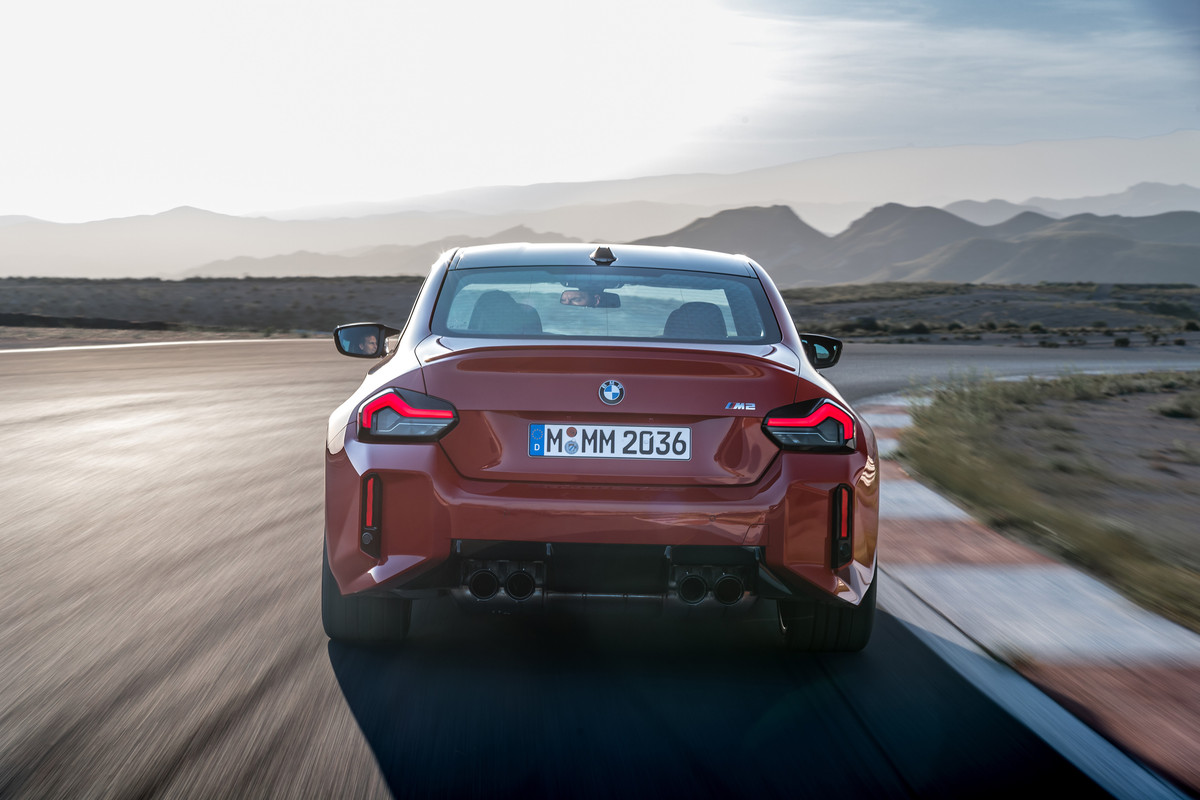 P90482725_highRes_the-all-new-bmw-m2-r