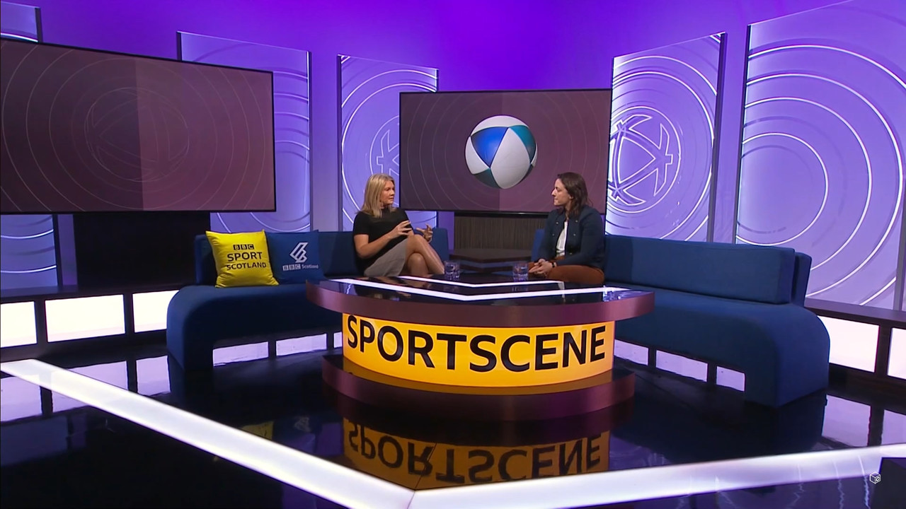 03.06 - 23.10.00 - Sportscene. Jane Lewis presents all the highlights....ts_snapshot_16.21.071