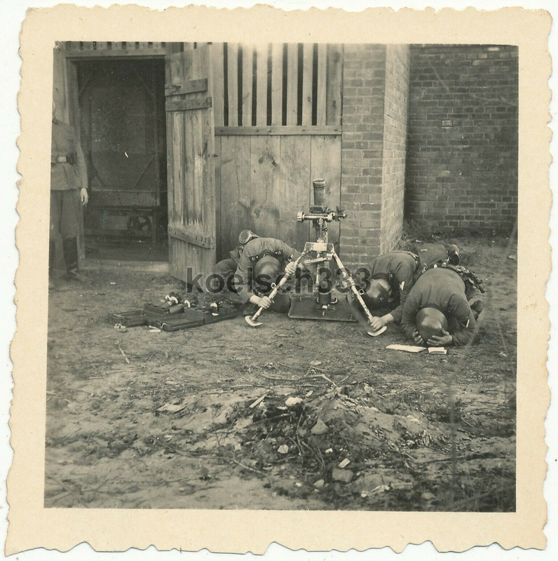 !Foto Soldaten der Wehrmacht in Deckung am Granatwerfer ! Mörser Geschütze