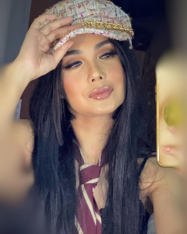 Yuni Shara tampil dengan gaya rambut panjangnya