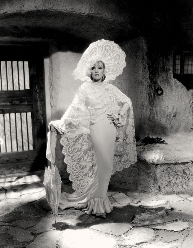 Marlene_Dietrich_b82