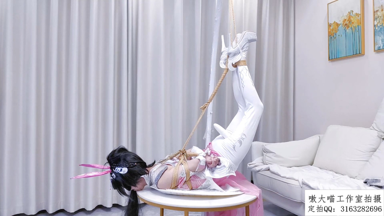 嗷大喵 二次元少女cos系列 七.mp4_20210919_185145.965