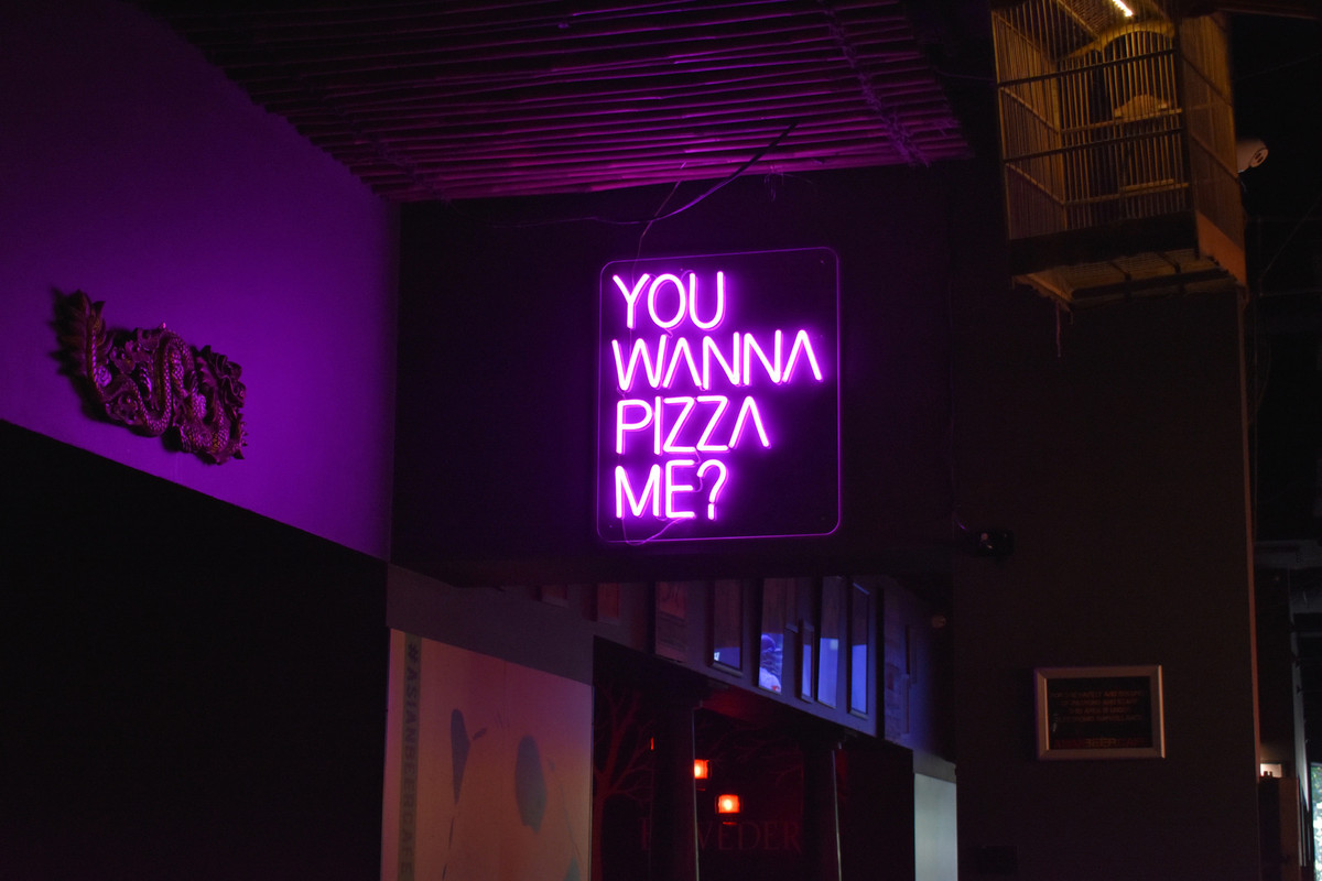 purplepizzasign.jpg