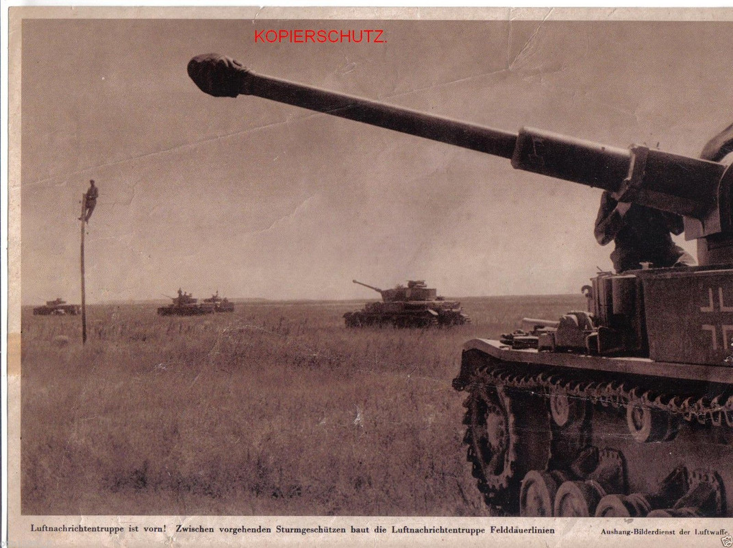 Zwischen vorgehenden Sturmgeschütze baut Luftn. 