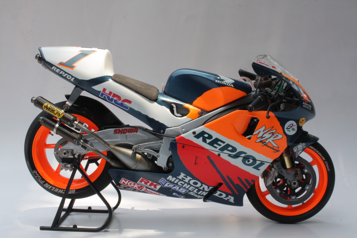 1/12 Tamiya Repsol Honda NSR 500, '98 - Mick Doohan - Ready 1/12 Tamiya Repsol Honda NSR 500, '98 - Mick Doohan - Ready