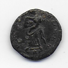 AE4 de Teodora. PIETAS – ROMANA. Pietas estante portando niño. Trier. Theodora-2