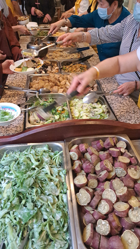 [Image: VEGAN-BUFFET-CHINESE-TEMPEL-ZUILEN-250713.jpg]
