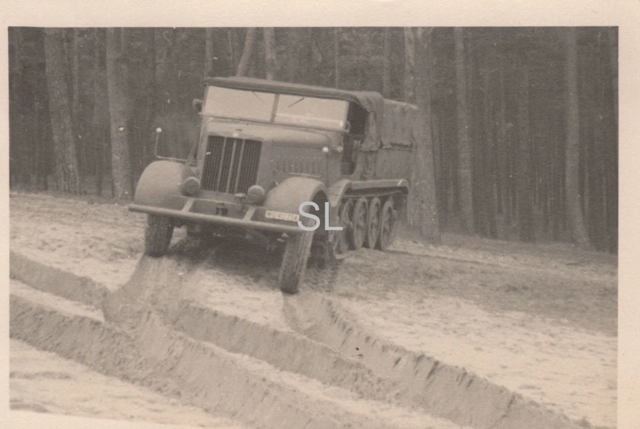 Foto Kradmelder Abteilung 8 Halbkettenfahrzeug Sd Kfz 9 Berlin 07 (MBF 75)