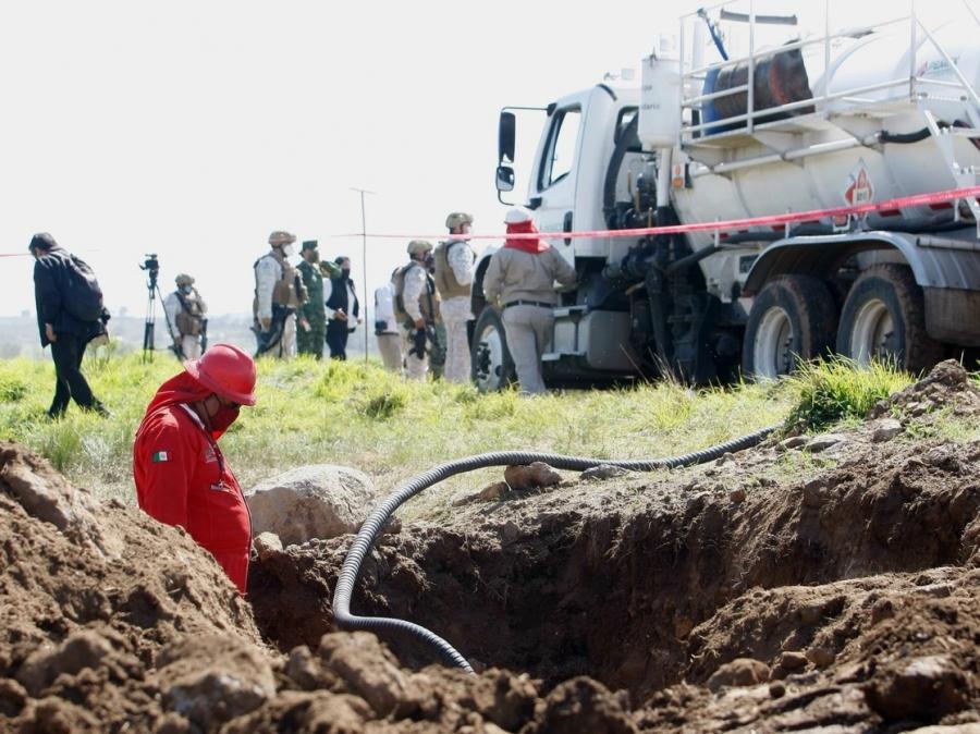 Aseguran tomas clandestinas en ducto de PEMEX en Veracruz