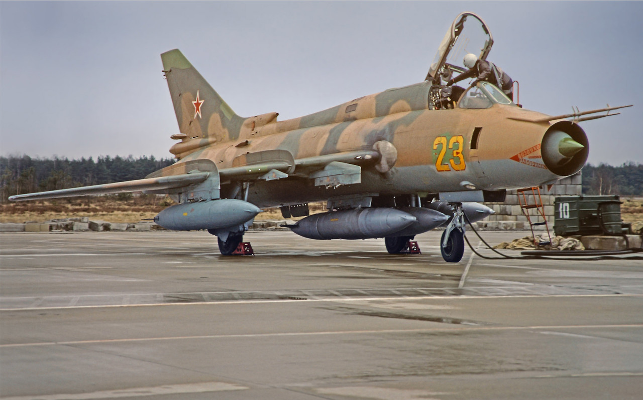 20 GvAPIB Su-17M4 23 yellow_16513 (7)