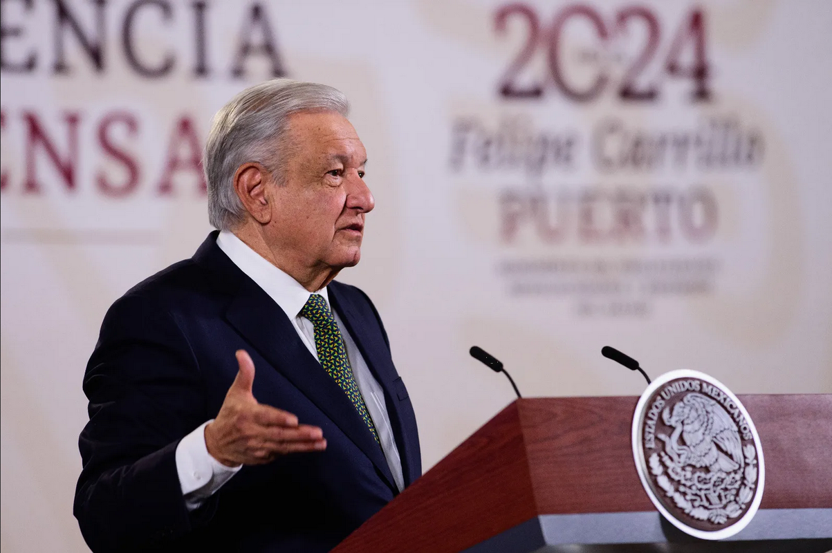 AMLO asegura que no le pueden negar a Lenia inscribirse al ISSSTE y reducir su salario