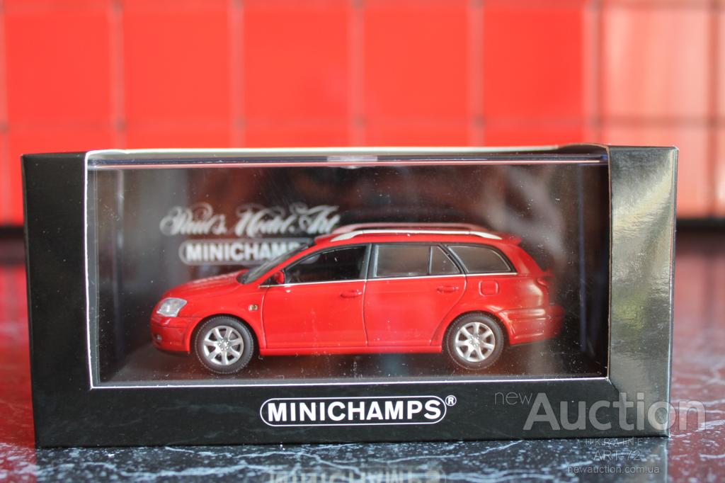 toyota_avensis_sw_2002_minichamps_1_43 (1)