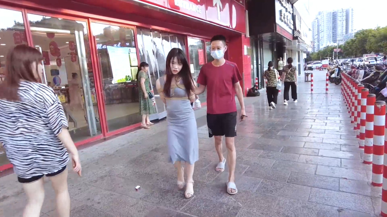 樱束原创 哥妹系列—内置玩具绑绳外露逛超市.mp4_20210924_085432.195