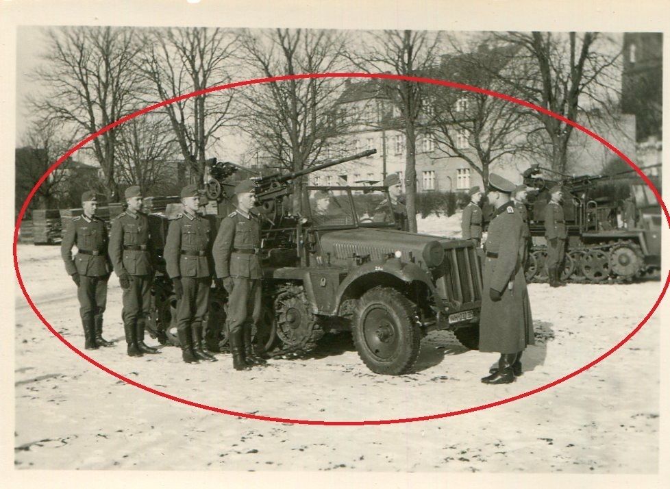 Foto WW II Halbkette Fahrzeug mit Geschütz und M
