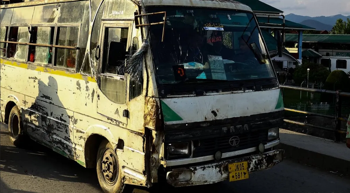 Al menos 25 muertos y 8 heridos tras incendio de autobús en India