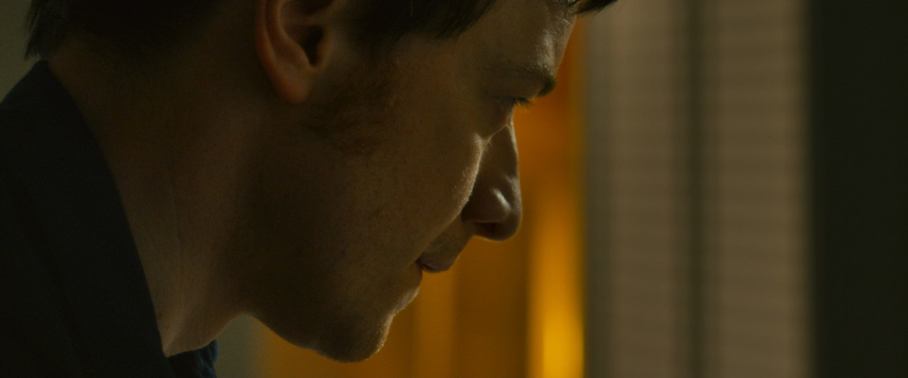 Trance (2013).mkv_snapshot_01.00.50_[2018.02.14_04.59.22]