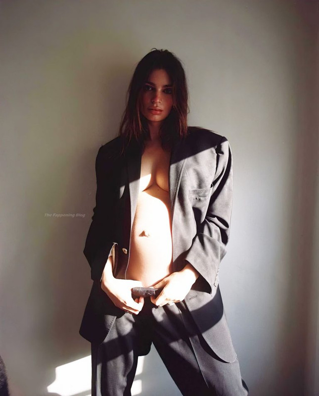 [Image: Emily-Ratajkowski-Nude-11-thefappeningbl...68x953.jpg]