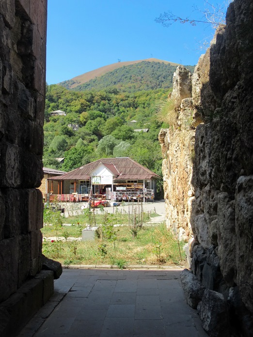 Армения - страна храмов, гор, камней и...