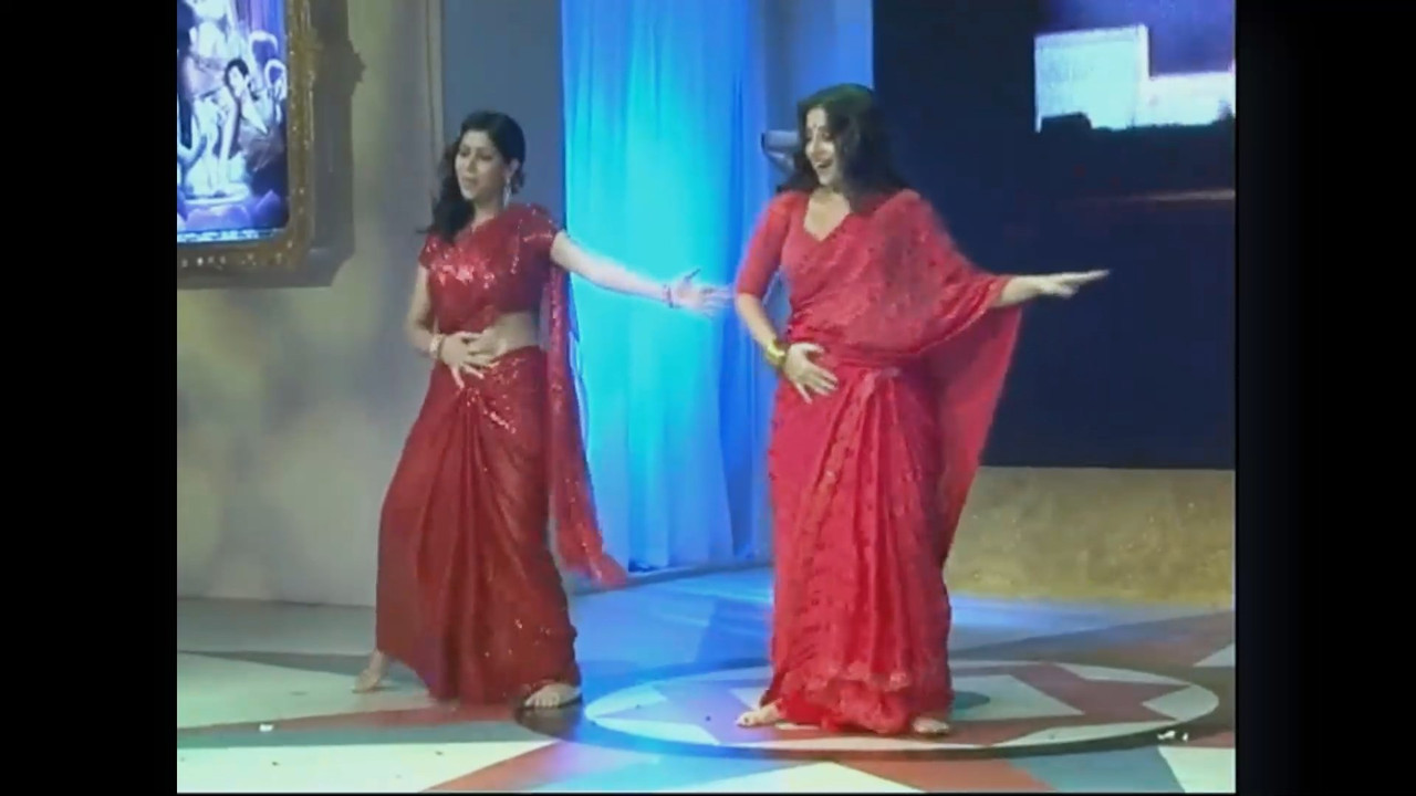 Sakshi tanwar and Vidya Balan Hot Sexy navel in red saree.mkv_snapshot_01.10.576