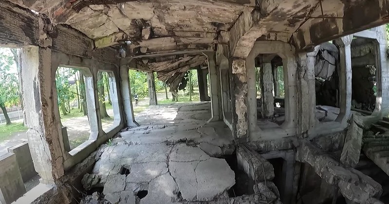 Las ruinas de uno de los edificios de la posición militar