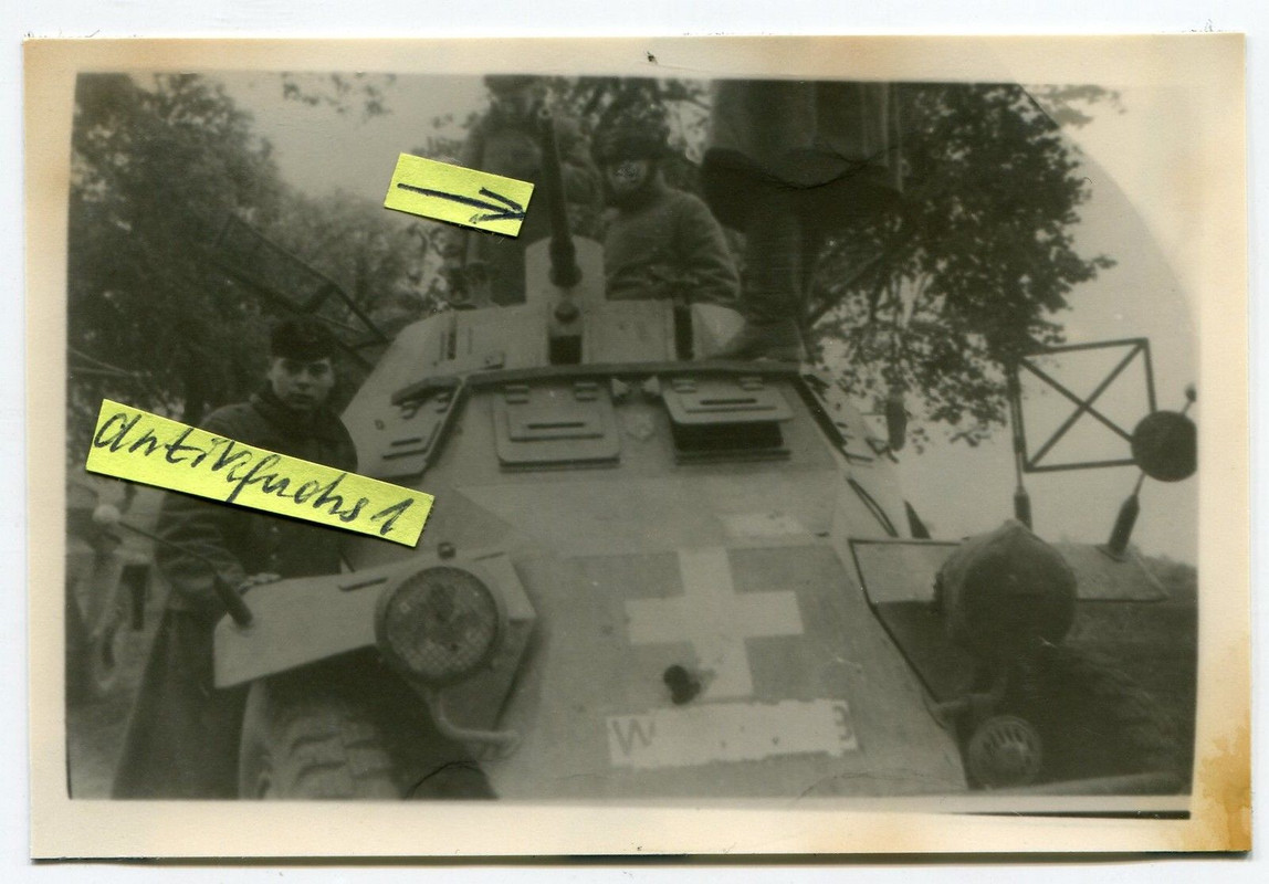 Schützen-Panzer mit Pak-Kanone an der Front im 2