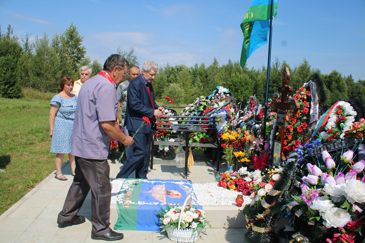 зап двин сергей владимирович и ольга васильевна вершина.JPG возложение алексеенко и чувайлов